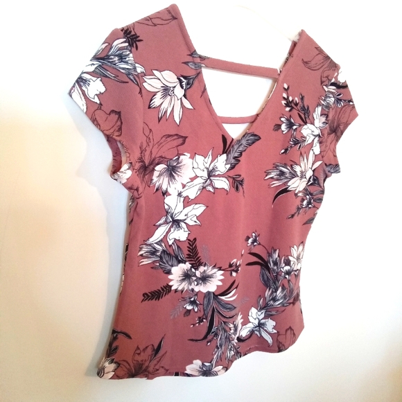 Spring Floral Knit Crepe V-Neckline Top - Picture 1 of 11
